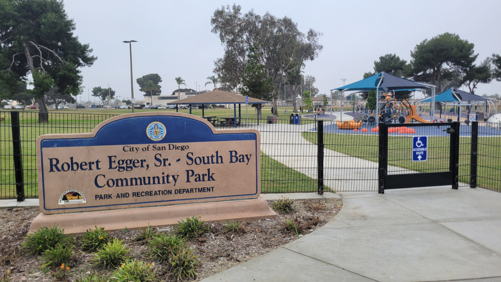 Photo of the entrance of Egger Park
