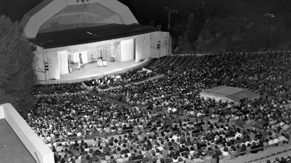 Black and white photo of crowded Starlight Bowl