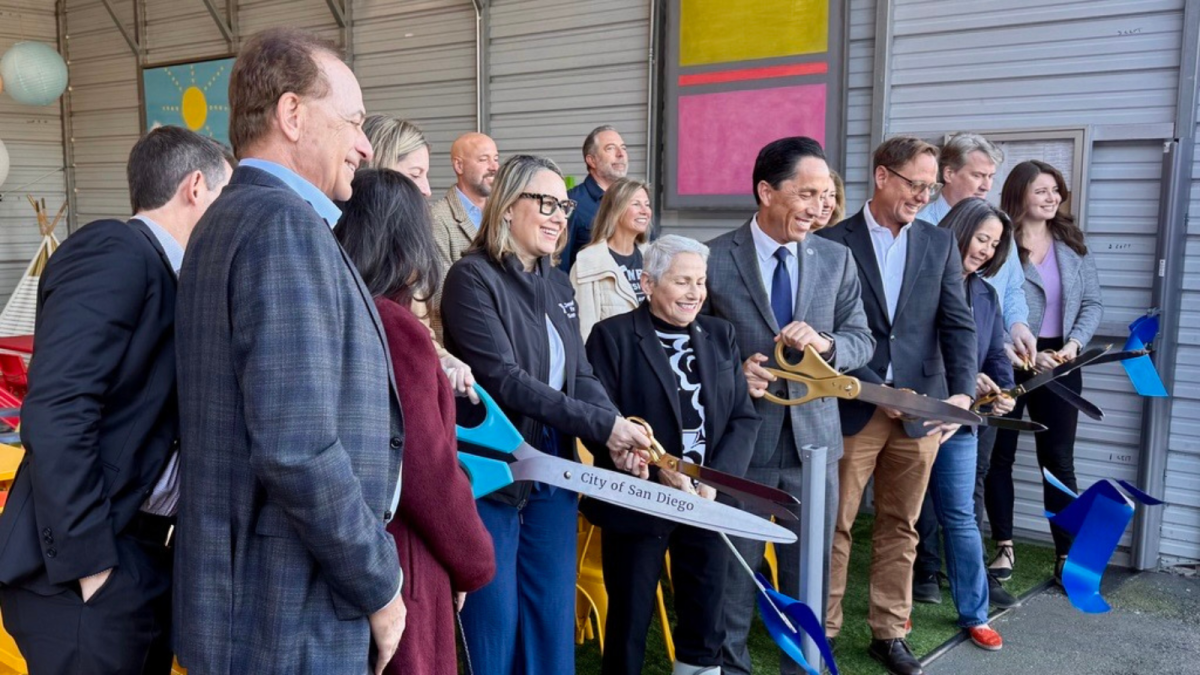 Photo of Mayor and Officials cutting ribbon