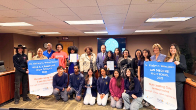 High school students and Mayor Gloria
