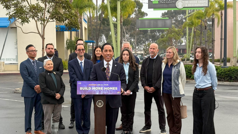 Photo of Mayor holding news conference