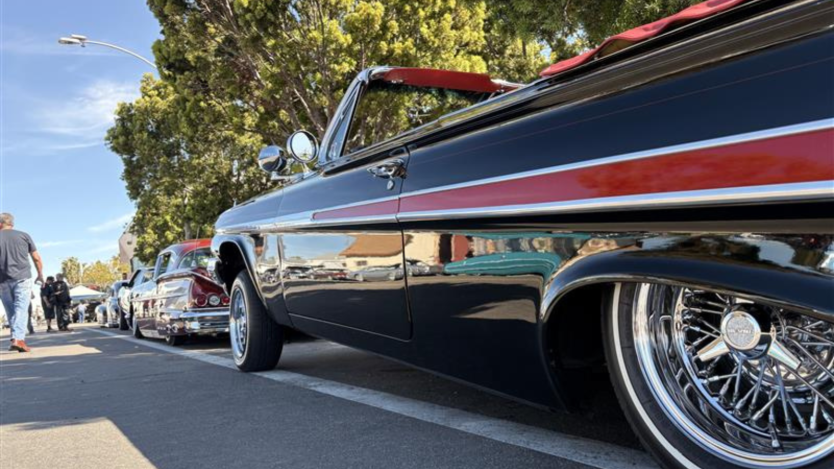 Photo of old black car